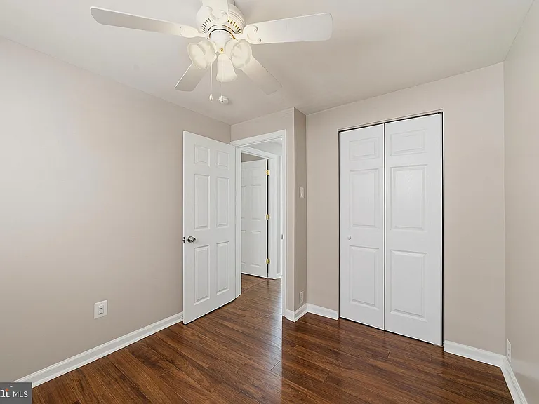 1135 W Thompson St — Photo 13