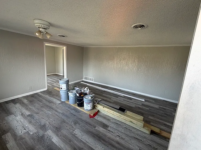 6602 NW Twin Springs Rd — Photo 2