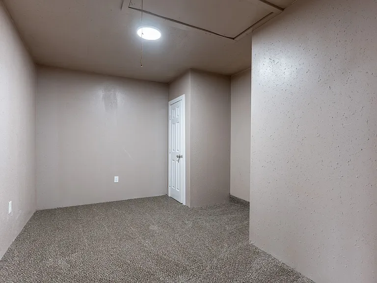 1421 Shalimar Dr — Photo 17