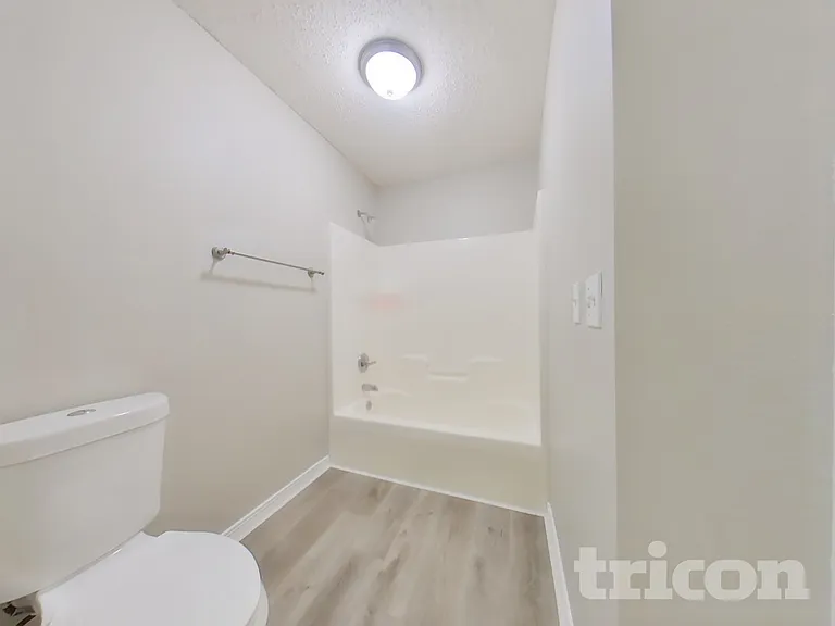 2727 Fox Creek Dr E — Photo 9