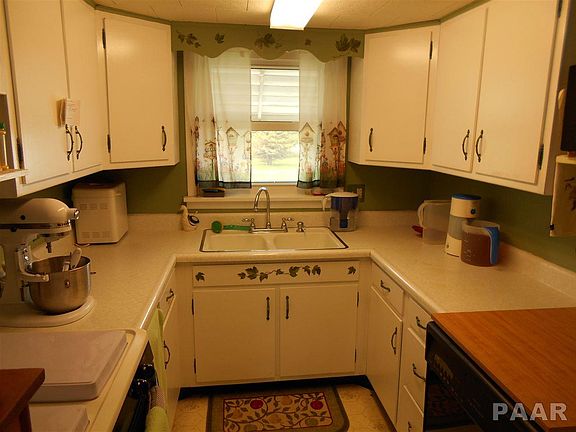 5th image of 204 Buel St