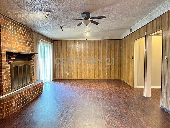 4th image of 916 Manhattan Dr