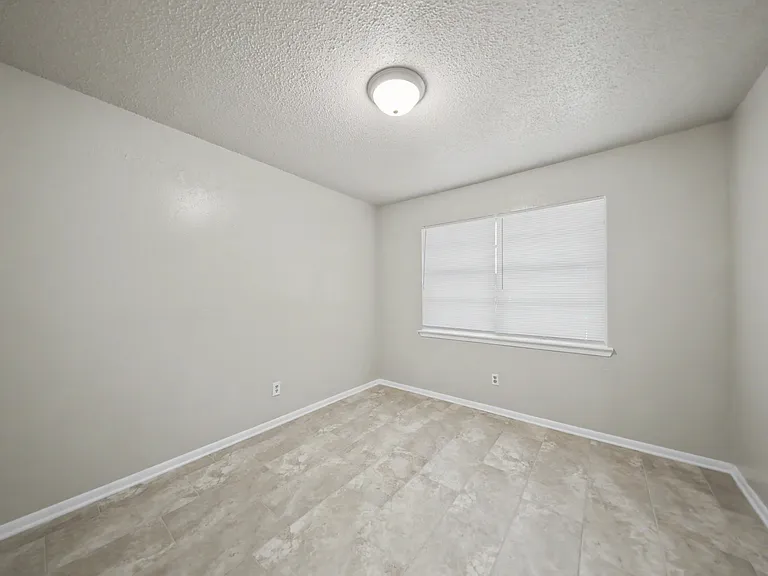 1902 Patricia St — Photo 12