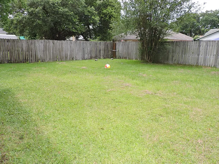 2780 Honeywood Dr — Photo 27
