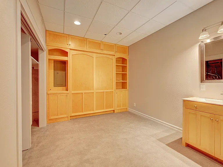 Ground level no-conforming bedroom with a murphy bed