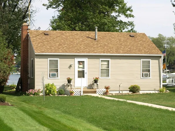 9760 N Bayshore Dr, Syracuse, IN 46567