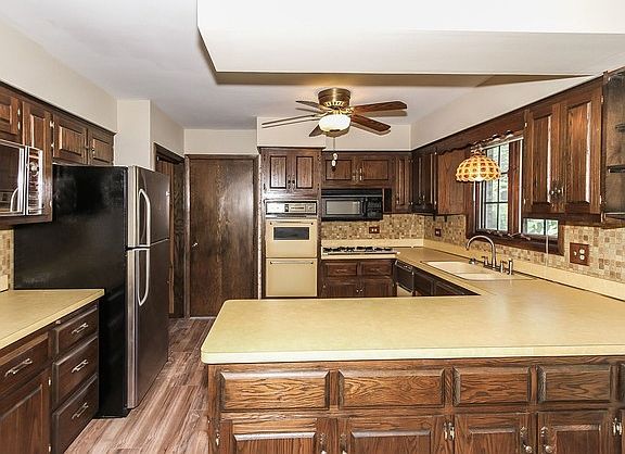 4th image of 26617 S Greenwood Ave