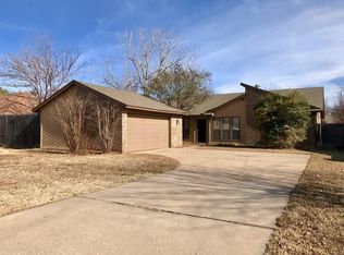 3820 Sunward Cir, Yukon, OK 73099