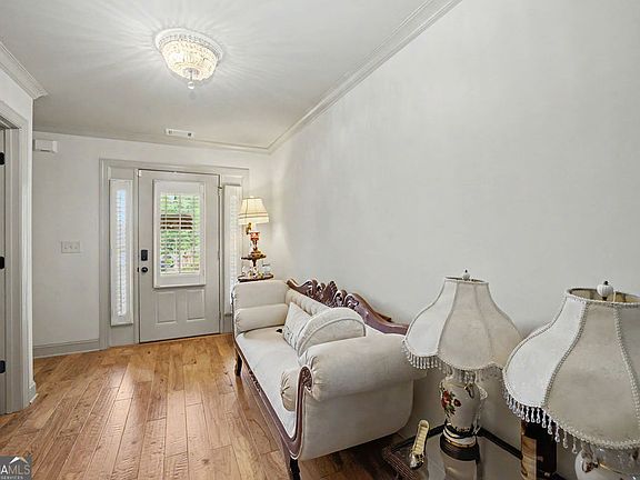 5th image of 102 Brookstone Dr