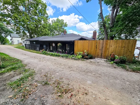 1212 Lake Dr, Big Stone City, SD 57216