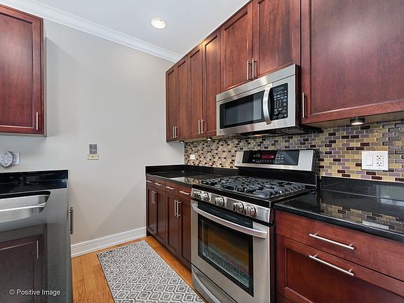 5th image of 4150 N Kenmore Ave APT 304