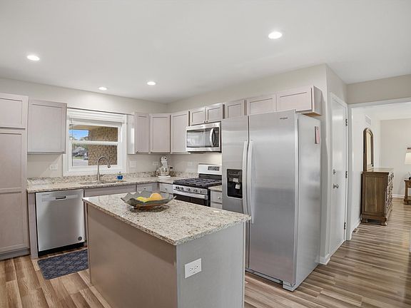 2nd image of 25 Devonshire Cir