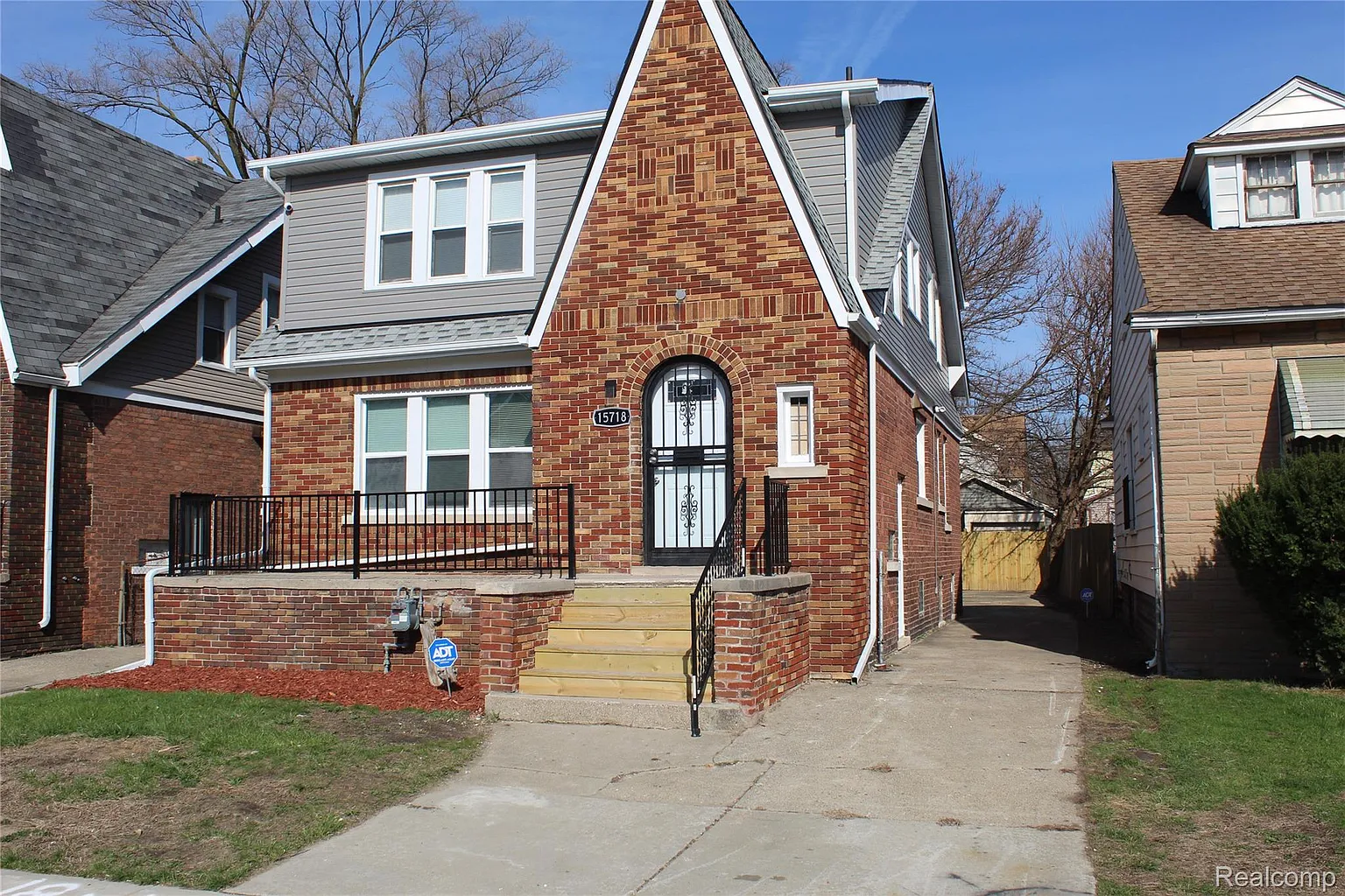 15716 Kentucky St photo 1