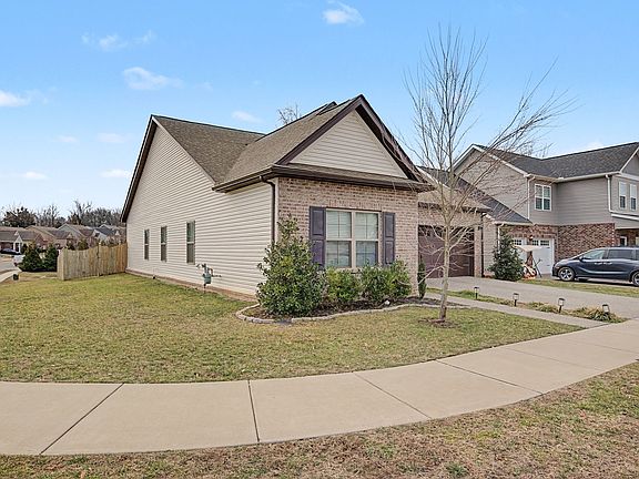 4th image of 144 Crabourne Dr