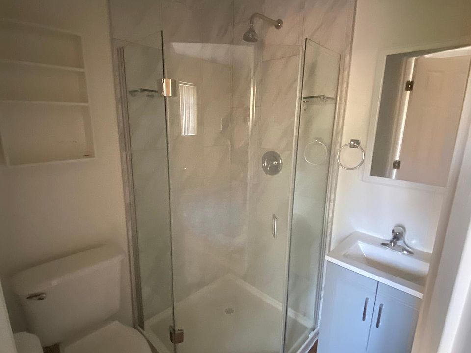 1st image of 970 Hobie Ln