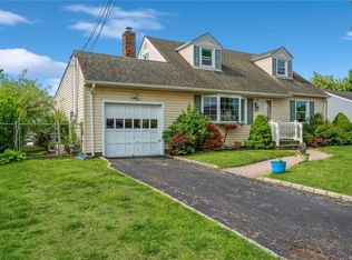 72 Purdy Ln, Amityville, NY 11701