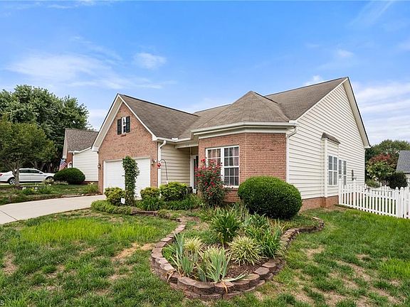 3rd image of 113 Riverwalk Ln