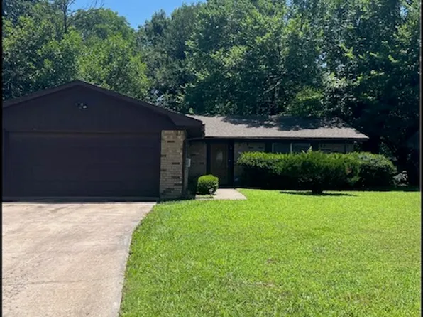 1408 Lynwood St, Gainesville, TX 76240