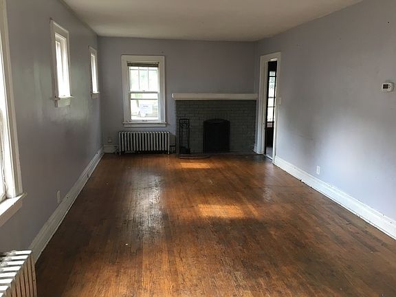 3rd image of 1102 W Pacific Ave