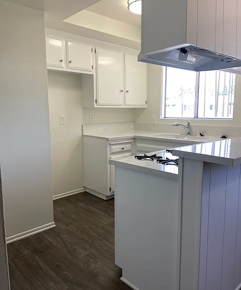 The Enrique Apartments — Photo 25