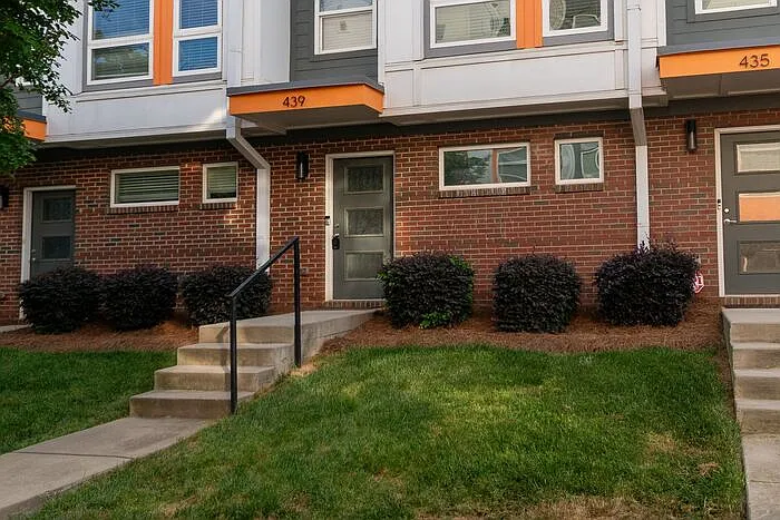 439 Southend Crossing Ln — Photo 2