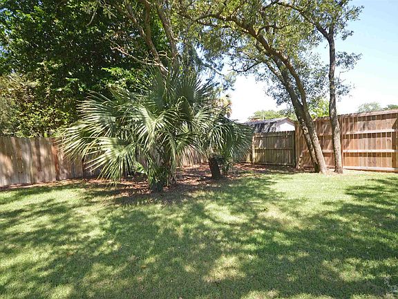 2nd image of 412 Shoreline Dr
