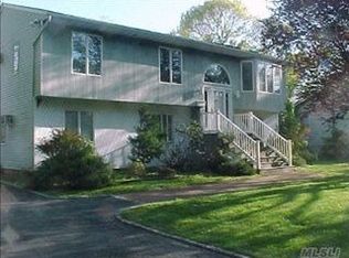 84 Herbert St, Islip, NY 11751