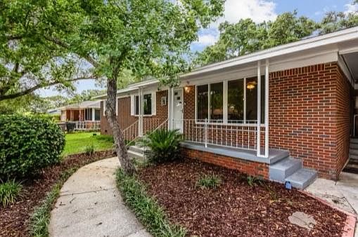 3rd image of 643 Berkley Dr