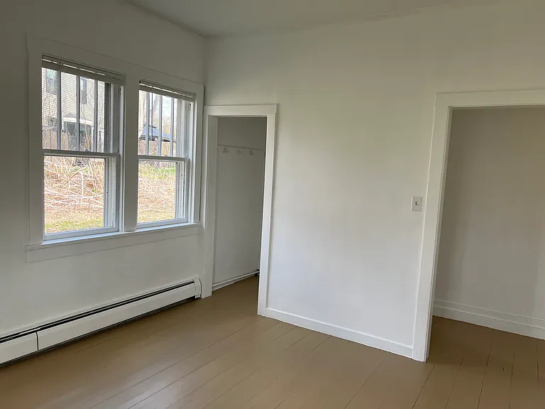 Bedroom.
2-East facing windows.