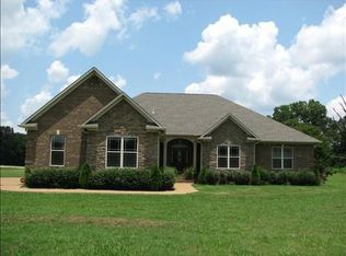 320 Greenbriar Ln, Adamsville, TN 38310