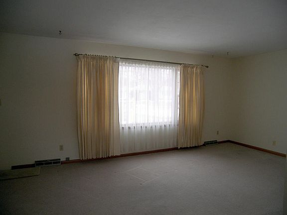 4th image of 114 Elm Ave