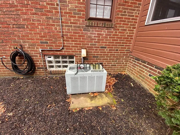 17724 Hilliard Rd — Photo 20