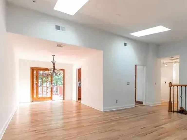 8 Snug Harbor Dr — Photo 9