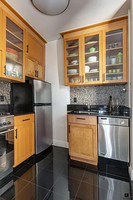 Sold by R New York | media 5