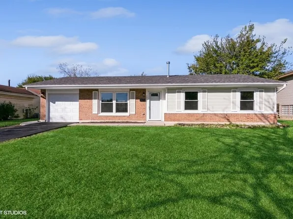 1042 Blackhawk Dr, University Park, IL 60484