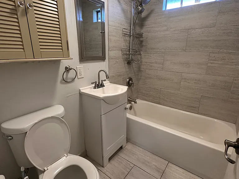 1107 W G St #A — Photo 11