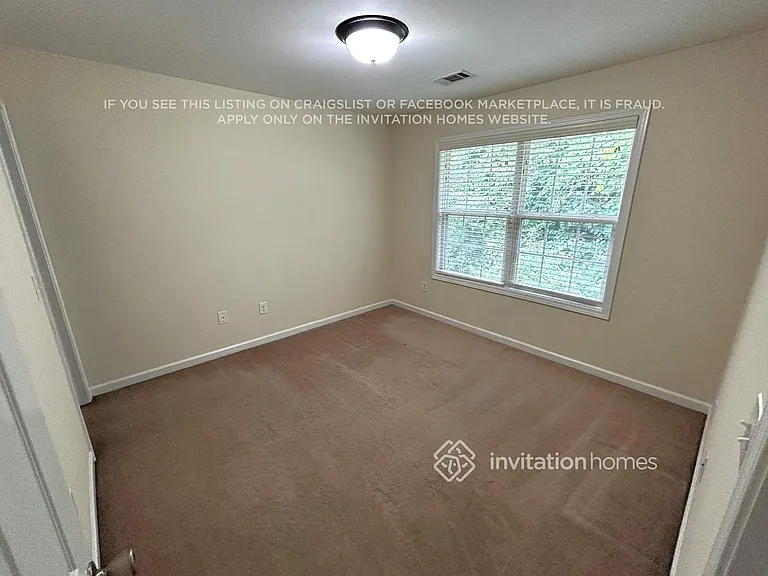 2565 Beal St — Photo 8