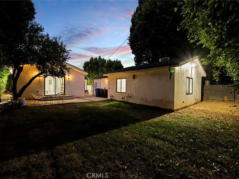 5865 Tobias Ave — Photo 24