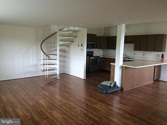 5th image of 9918 Millrace Ln