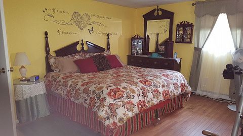 Master bedroom - 2 closets