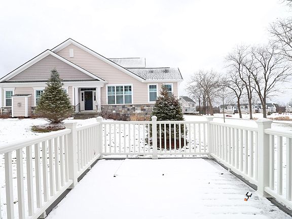 3rd image of 2643 Oxford Cir