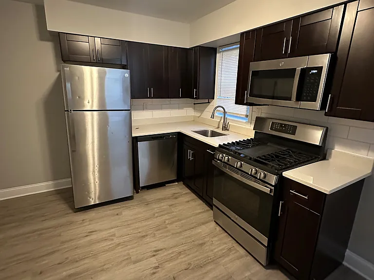 2508 E Madison St — Photo 6