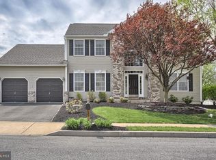 9 Brentwood Dr, Sinking Spring, PA 19608