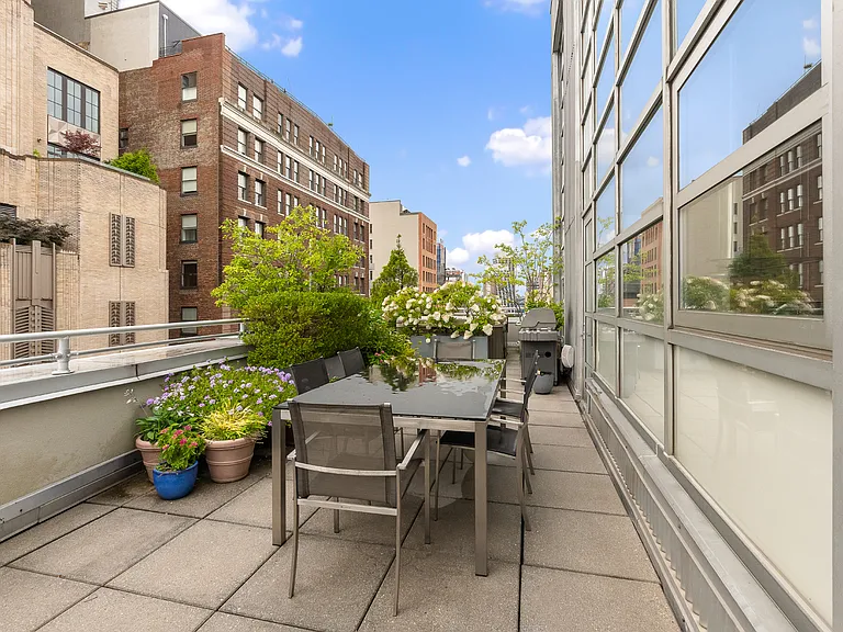 211 W 18th St #PENTHOUSE — Photo 5