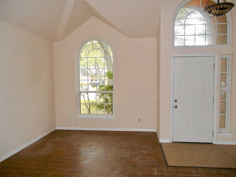 6203 Faulkner Ridge Dr — Photo 3