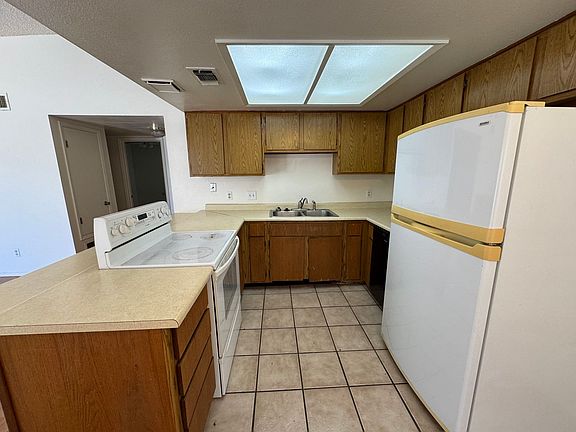 3rd image of 2403 N Grand Ave
