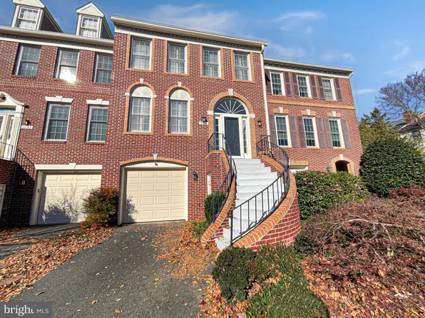6888 McLean Province Cir, Falls Church, VA 22043