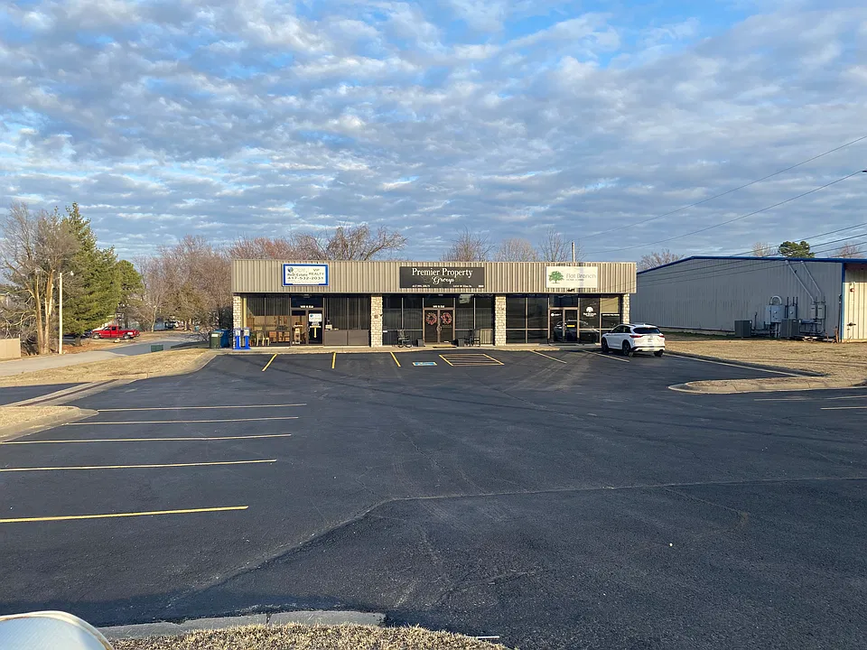 Building Photo 3