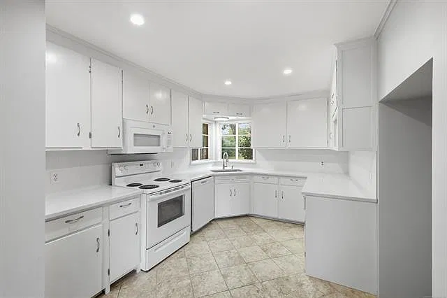 3 bed, 1.5 bath, 1227 sqft, $1,595 — Photo 2