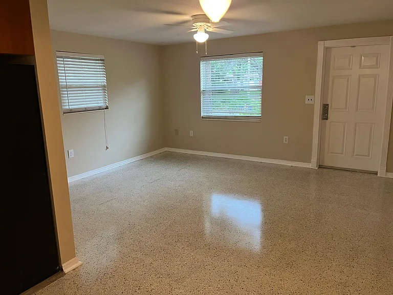 631 Lyndhurst St — Photo 2